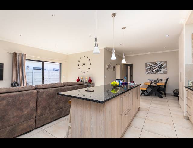 4 BEDROOM HOUSE FOR SALE IN PARKLANDS NORTH